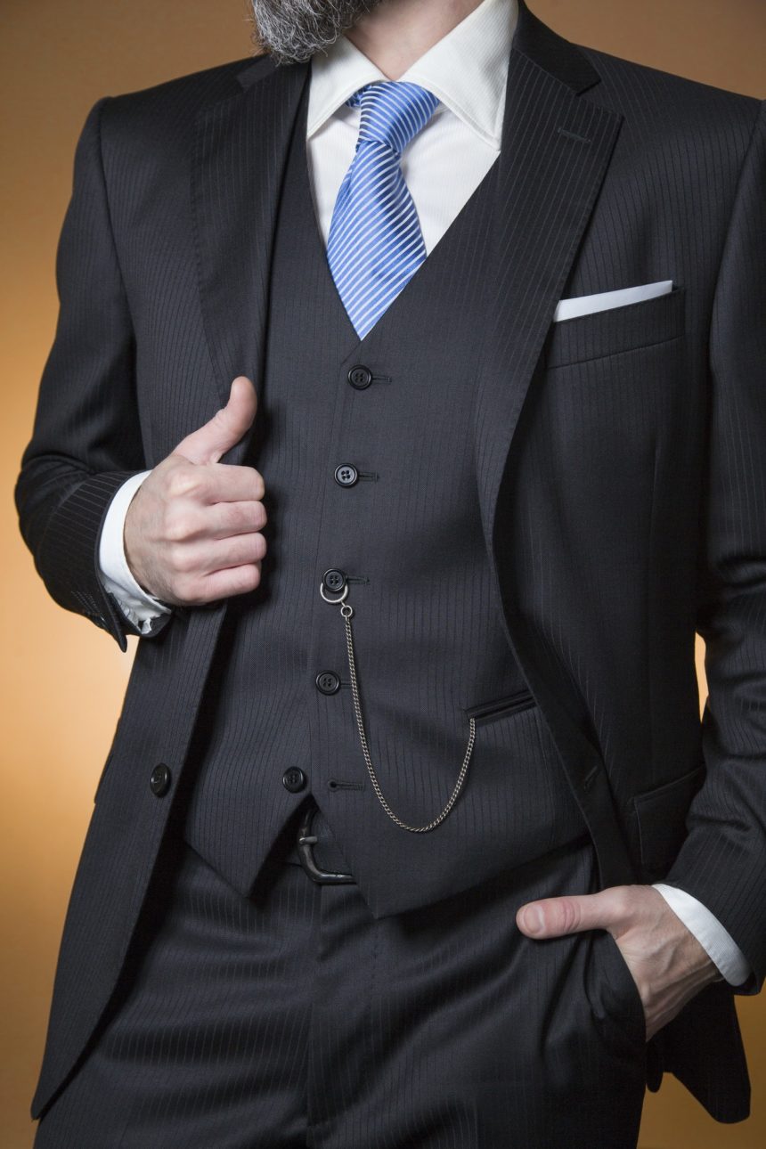 hombre con traje